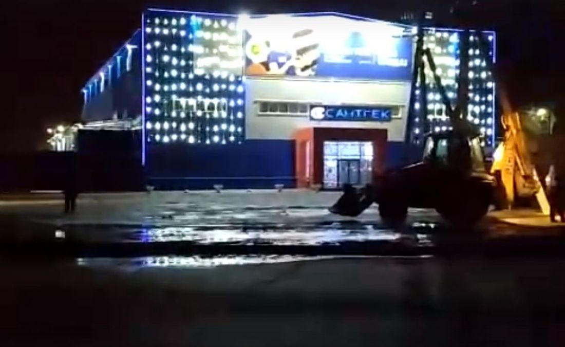 Пензенцев взбесили рабочие, которые в мороз заливали дорогу водой. Видео