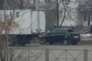 В пензенском микрорайоне Арбеково маршрутка врезалась в легковушку