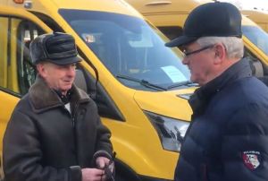 Губернатор Пензенской области вручил ключи от школьных автобусов