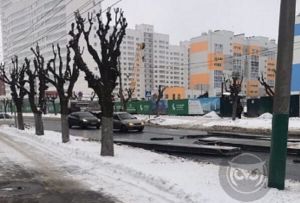 В Пензе упавшие с длинномера плиты создали аварийную ситуацию на дороге