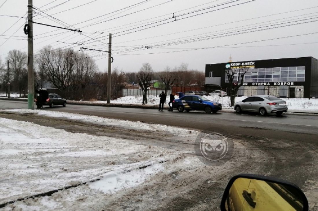 В Пензе автомобиль «Яндекс. Такси» попал в ДТП