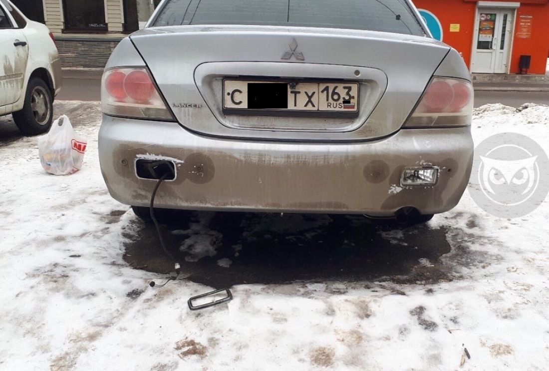 В Пензе у автомобиля ночью вырвали одну из фар