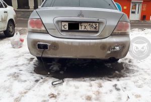 В Пензе у автомобиля ночью вырвали одну из фар