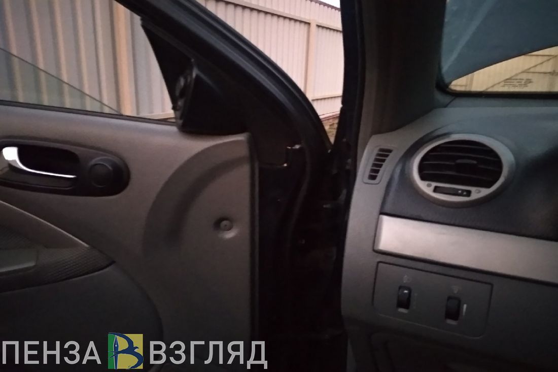 В Пензе водитель иномарки врезался в кроссовер и уехал с места ДТП