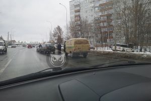 Пензенцы сообщают об аварии с тремя авто на улице Окружной