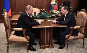 Правительство России в полном составе уходит в отставку