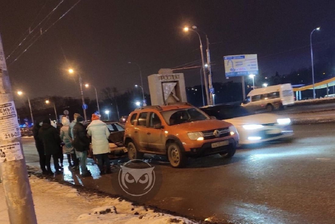 У пензенского ТЦ в Арбекове случилась авария