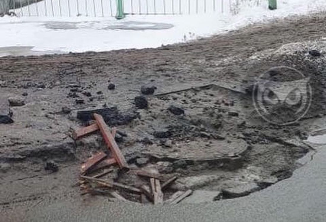 Пензенцы сообщают о проваливающемся под асфальт люке в Терновке