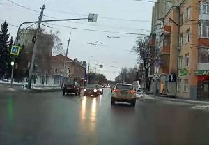 В центре Пензы опасный водитель гнал по «встречке». Видео