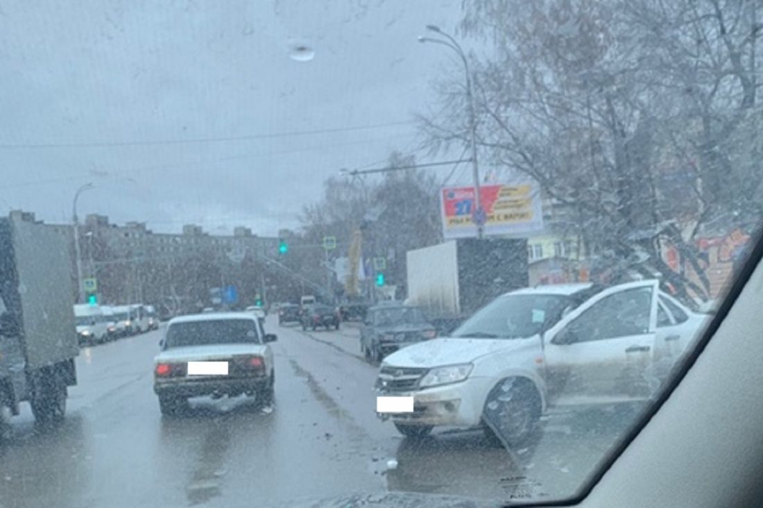 Возле пензенского автовокзала случилось загадочное ДТП