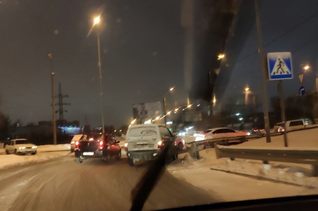 Авария возле Бауманского путепровода в Пензе затруднила движение