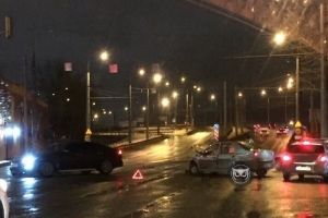 В Терновке дорогу не поделили две иномарки