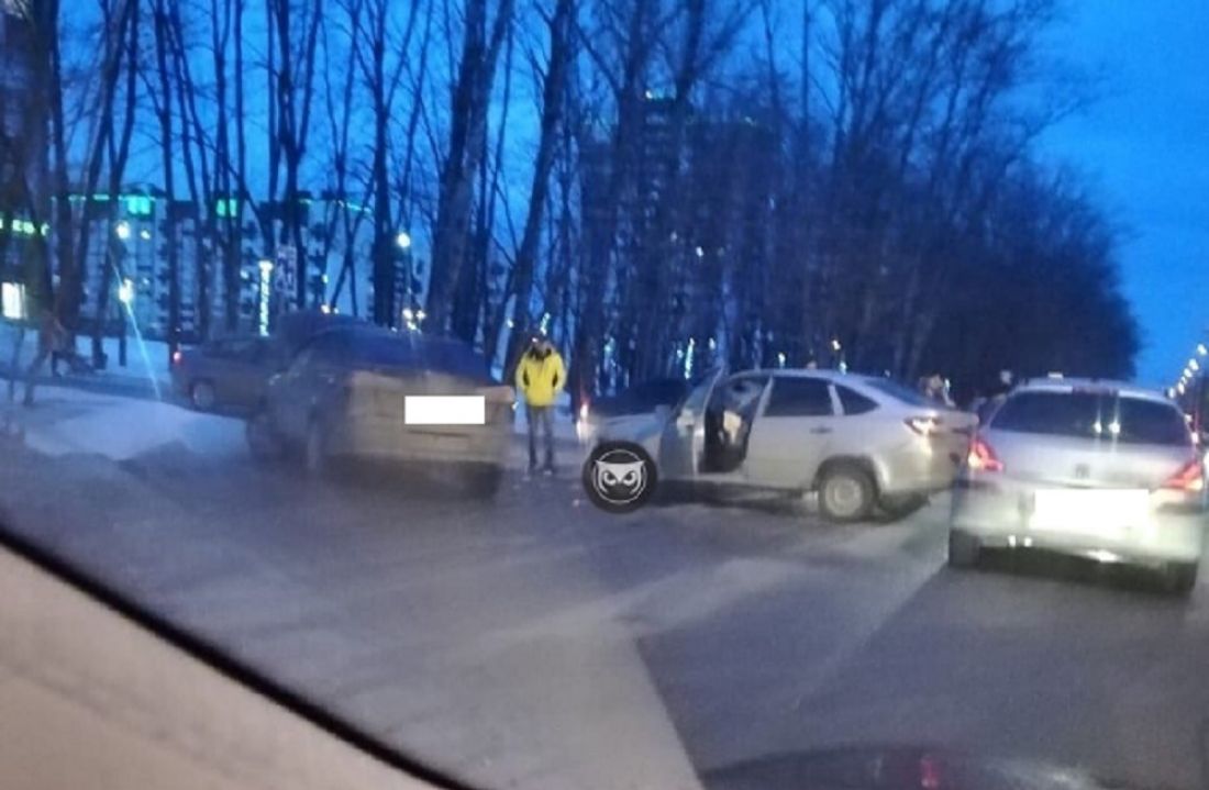Из-за ДТП в пензенском микрорайоне Арбеково скапливается пробка