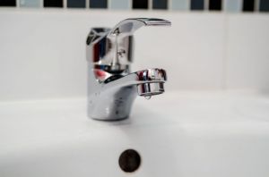«Цвет не пострадал». Кузнечане рассказали о результатах промывки водопроводных труб