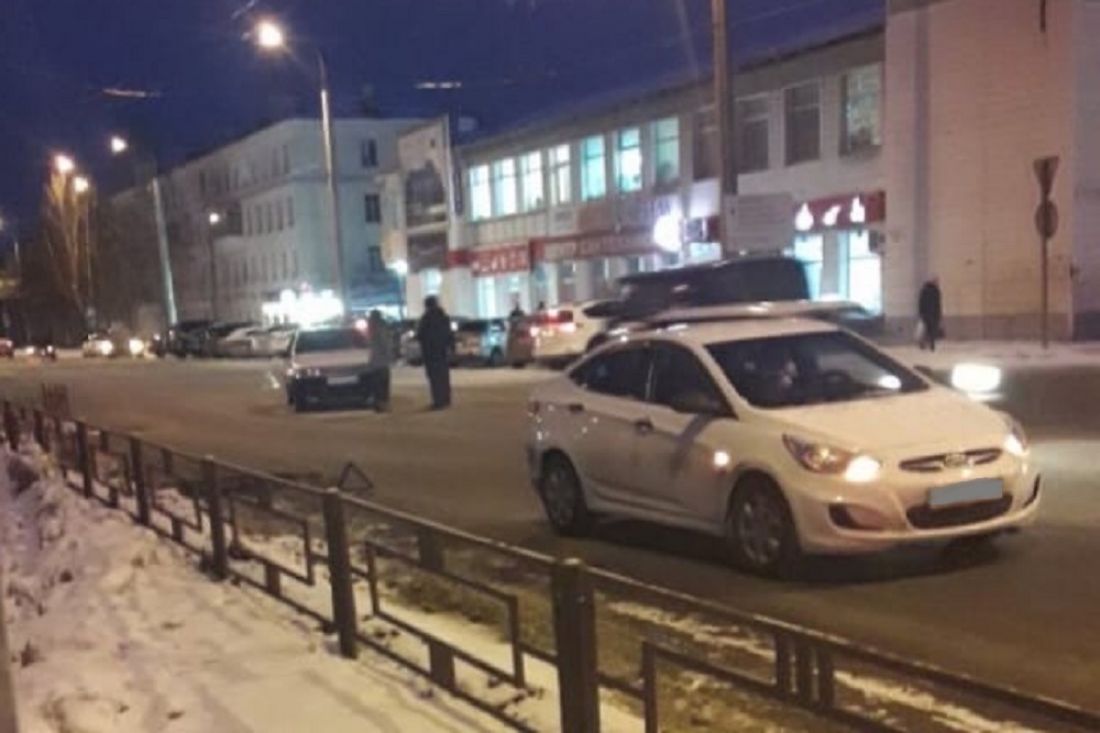 На улице Ленина в Пензе «ВАЗ» врезался в иномарку