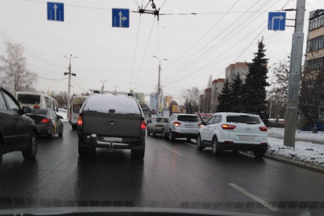 Четыре автомобиля столкнулись на проспекте Победы в Пензе
