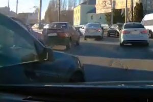 На видео попал момент аварии в пензенском микрорайоне Арбеково