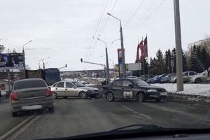Иномарки, угодившие в ДТП в Пензе, перегородили дорогу