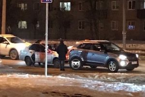 На Западной поляне в Пензе машина «Яндекс.Такси» влетела в иномарку