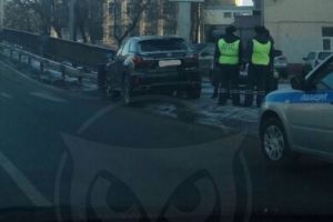 Возле «Суворовского» в Пензе «Lexus» врезался в опору моста
