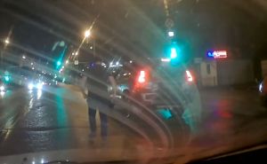 Водители устроили разборки на проезжей части в Пензе. Видео