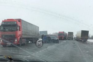 На месте работают врачи. На трассе «Тамбов-Пенза» разворотило машину