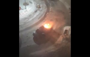 У жителя Заречного в праздничный день загорелась машина. Видео