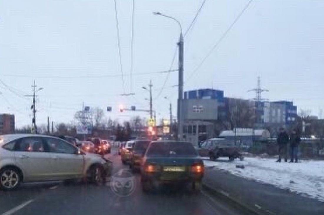 В Пензе из-за ДТП возле «Катюши» образовалась пробка