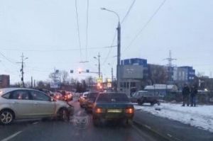 В Пензе из-за ДТП возле «Катюши» образовалась пробка