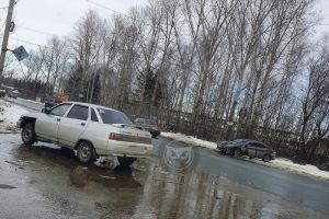 На Севере в Пензе у легковушки оторвало крыло