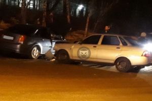 В результате ДТП в Пензе легковушка вытолкнула с дороги машину
