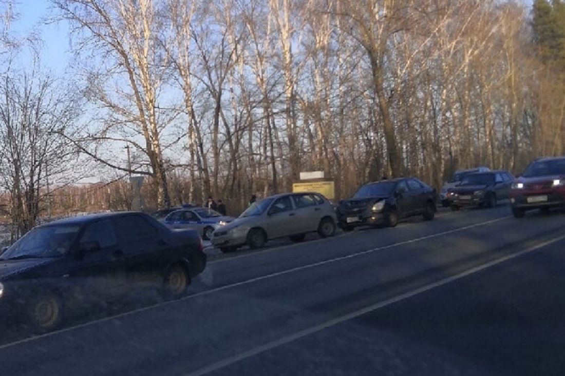 На трассе М-5 под Пензой столкнулись три машины