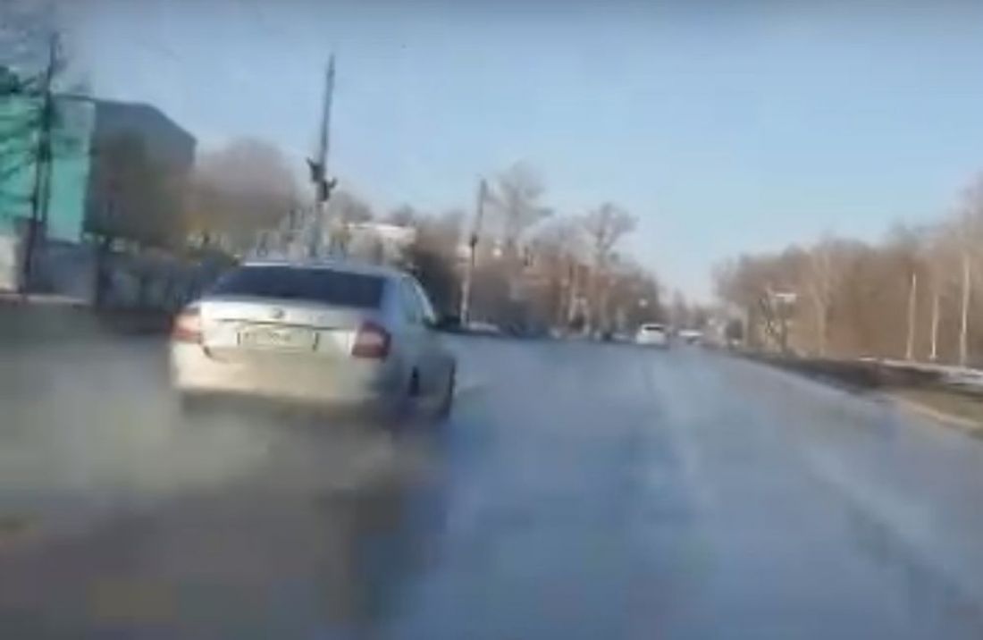 В Пензе сняли на видео, как дерзкий «автохам» шокирует водителей