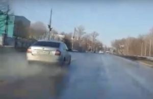 В Пензе сняли на видео, как дерзкий «автохам» шокирует водителей