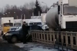 «Priora» в фарш». На выезде из Пензы произошла жесткая авария