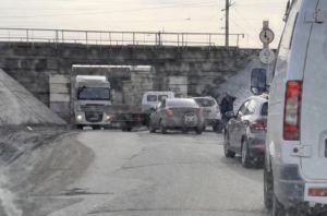 ДТП под железнодорожным мостом в Пензе спровоцировало пробку