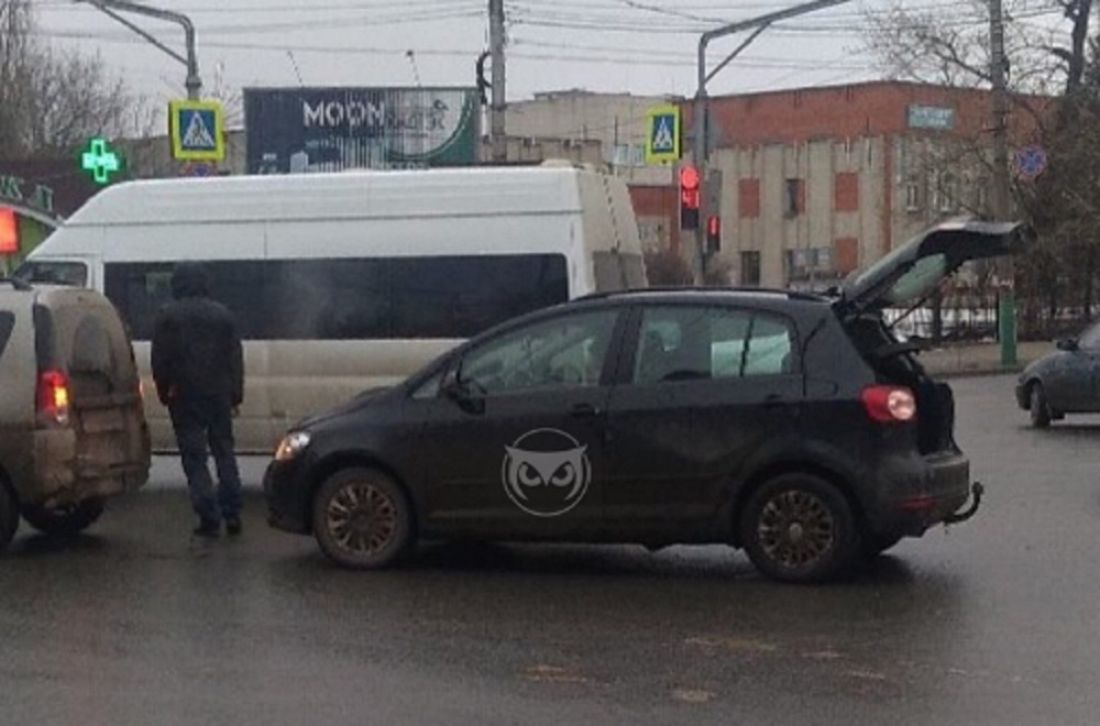 Из-за ДТП в центре Пензы возник дорожный хаос