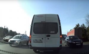 На трассе под Пензой водитель устроил дорожный беспредел. Видео