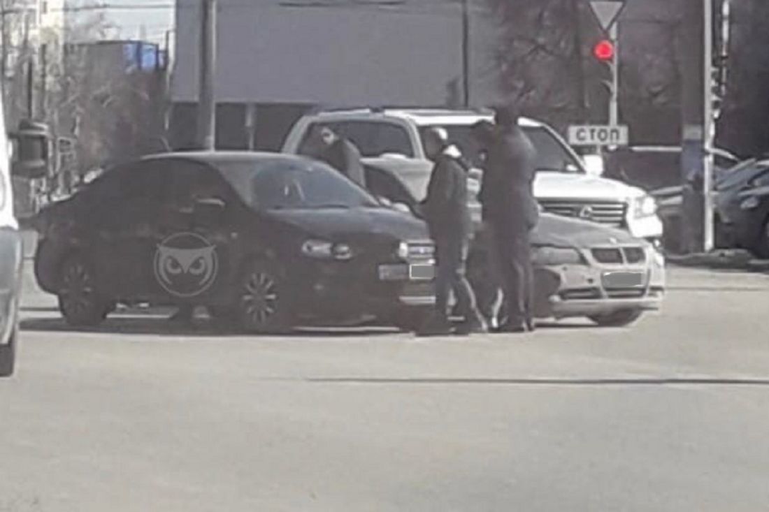 В Заводском районе Пензы иномарка врезалась в «BMW»