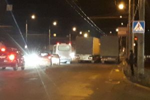 В пензенском микрорайоне Терновка две фуры перегородили дорогу