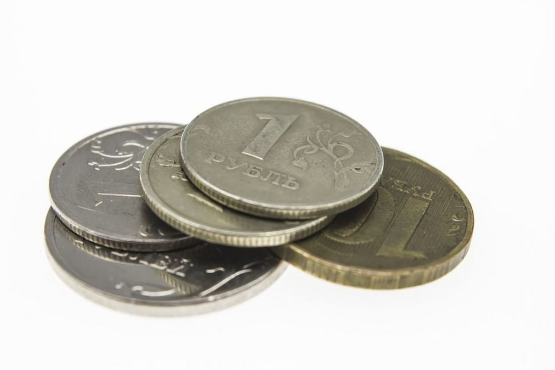 На биржевых торгах курс рубля пошел вверх