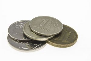 На биржевых торгах курс рубля пошел вверх