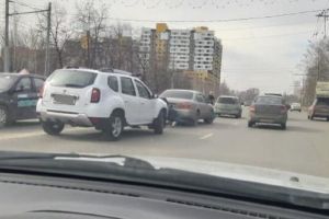 Авария на проспекте Победы в Пензе затруднила движение транспорта