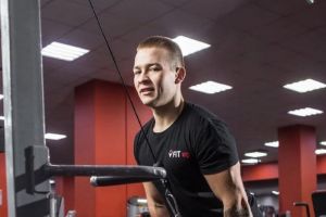Пензенский тренер показал, как заниматься спортом во время самоизоляции. Видео