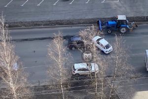 На улице Мира в Пензе кроссовер врезался в отечественную машину