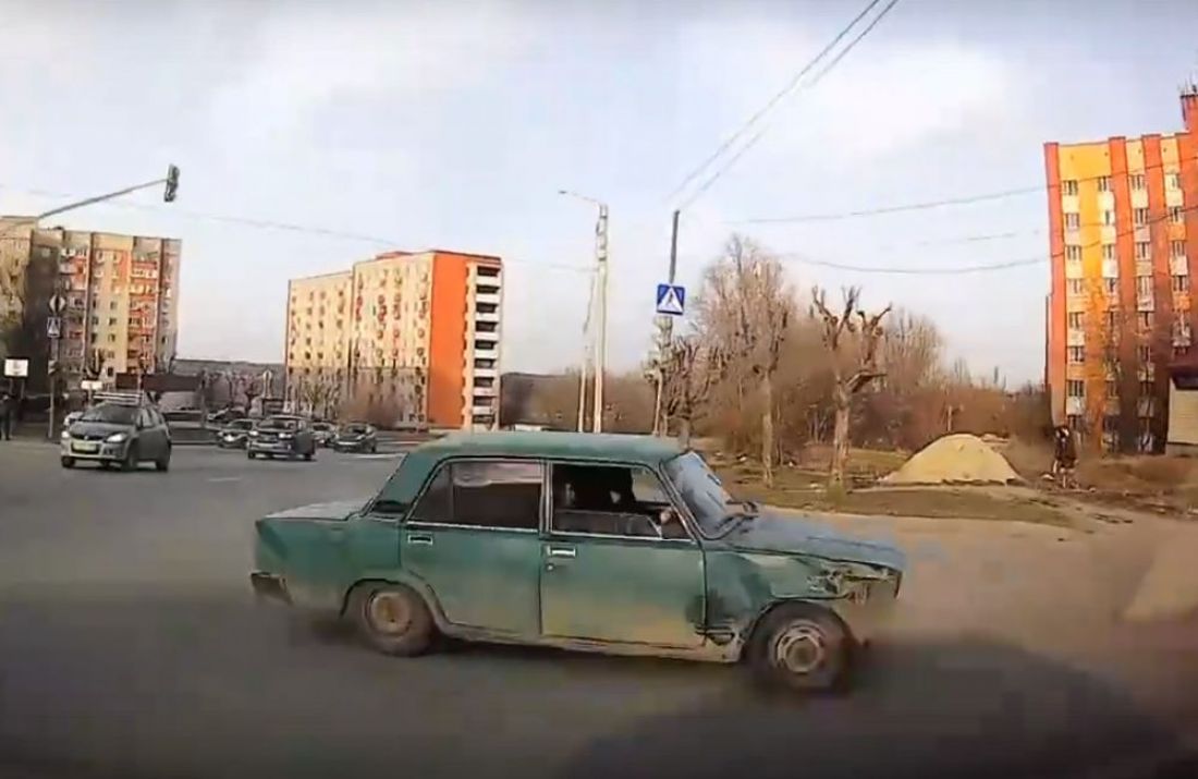 В Пензе водитель-камикадзе подставился под боковой таран. Видео