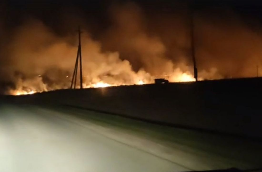 Автомобилисты сняли видео обширного пожара в Пензенской области