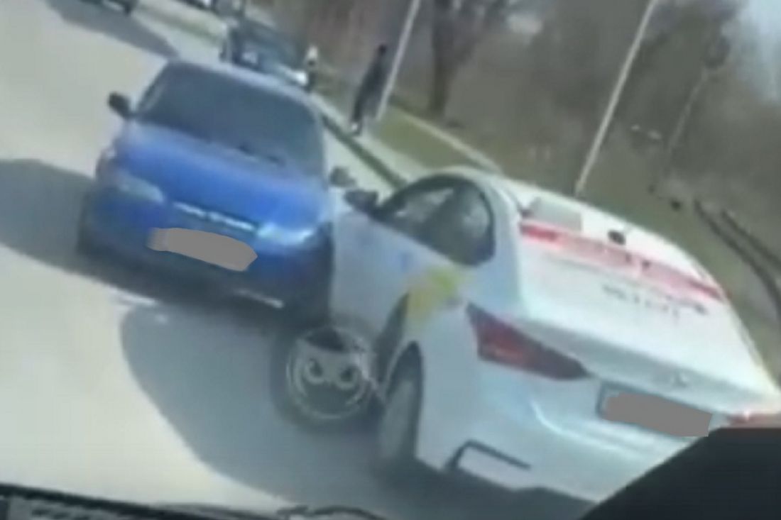 На видео попали последствия ДТП на улице Аустрина в Пензе