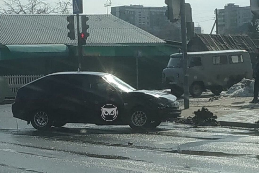 На перекрестке в пензенской Терновке в ДТП угодили иномарка и «ВАЗ»