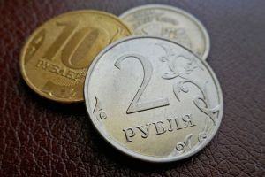 Рубль перед выходными подорожал